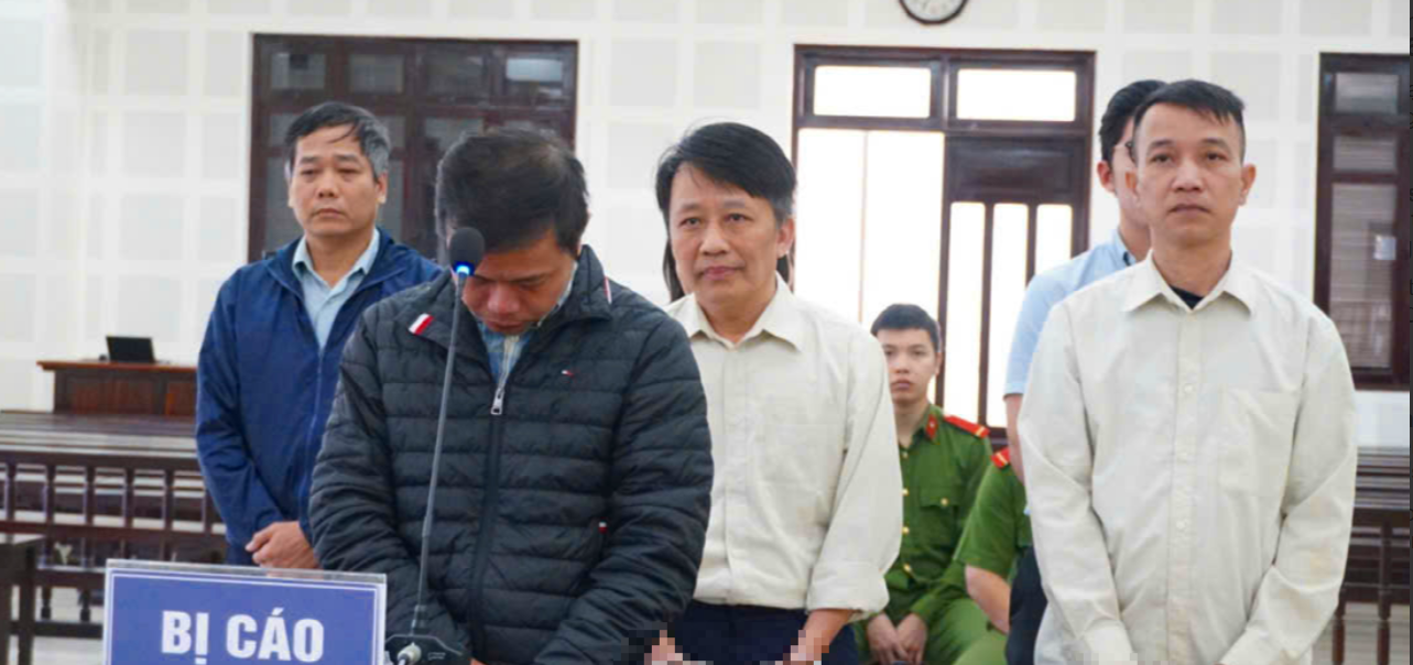 砂矿拍卖异常抬价案中的被告