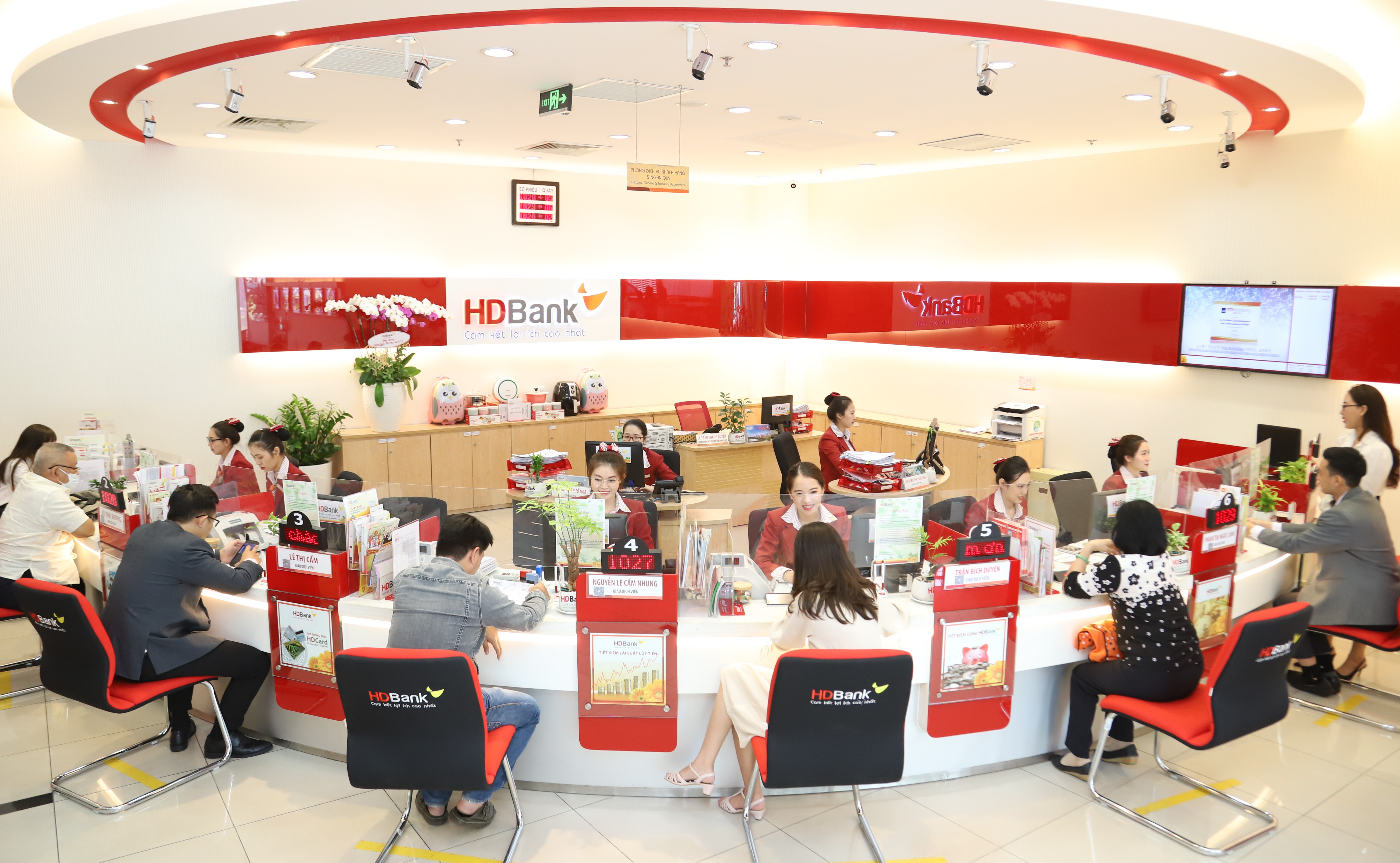 HDBank在标普全球市场情报东南亚50家最大上市银行运营效率排名中位列第二