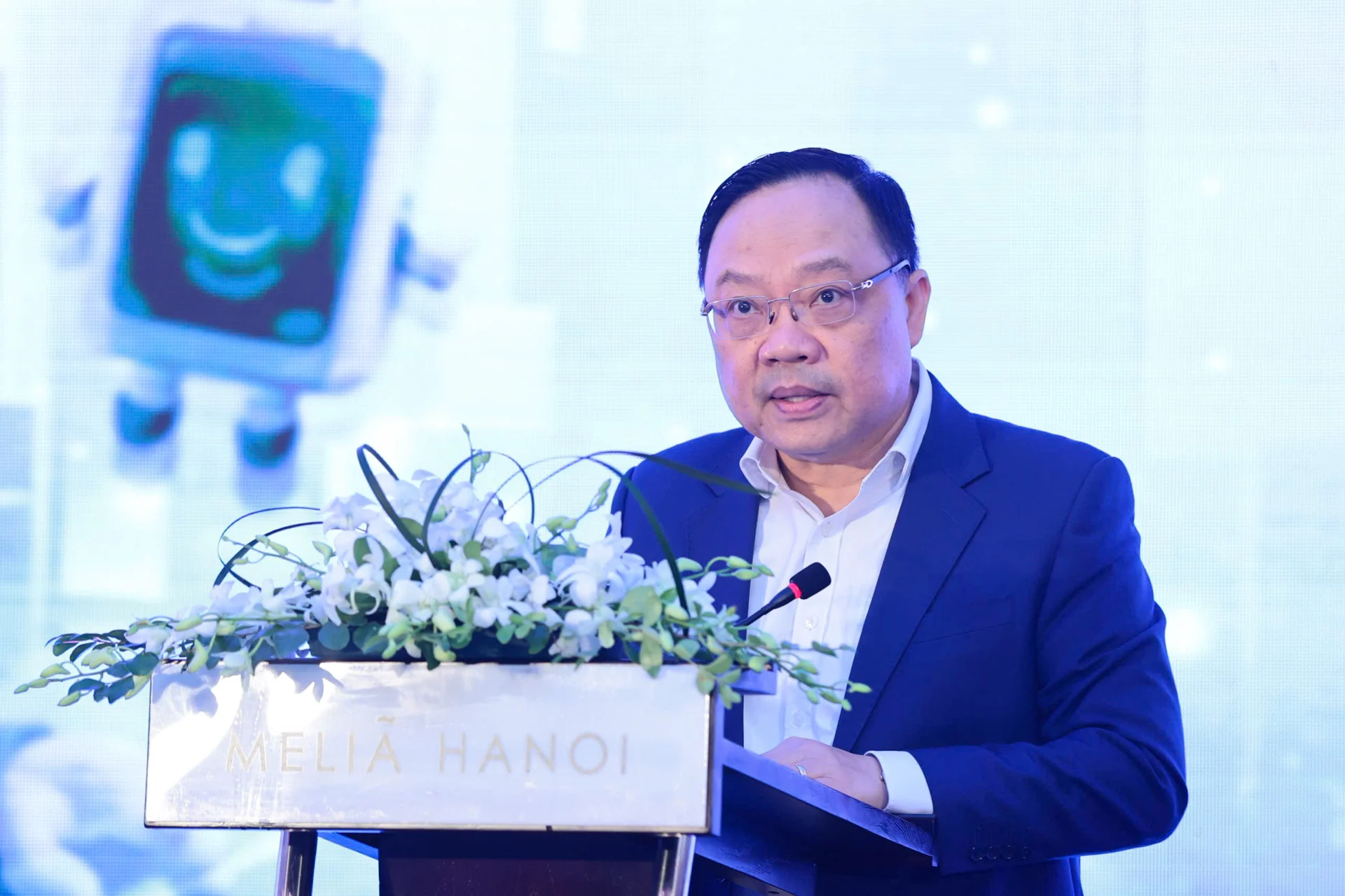 越南国家银行支付司司长范英俊在新闻发布会上介绍加强支付安全与防范诈骗欺诈的方案