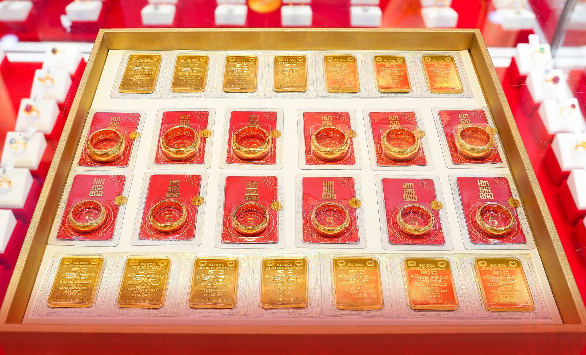 越南国内金价大幅上涨近200万越南盾/两